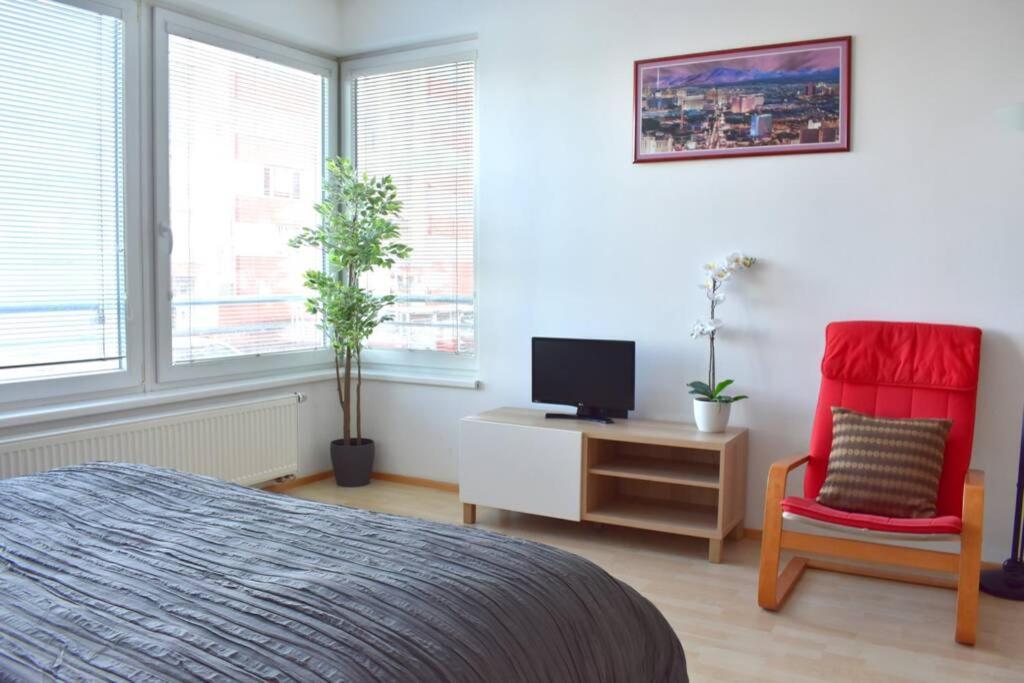 Modern Apartments - Airport 8Mins Praga Exterior foto