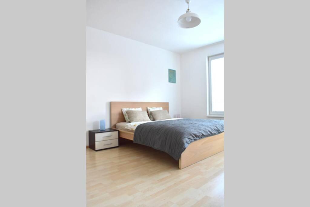 Modern Apartments - Airport 8Mins Praga Exterior foto