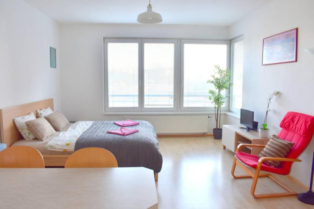 Modern Apartments - Airport 8Mins Praga Exterior foto